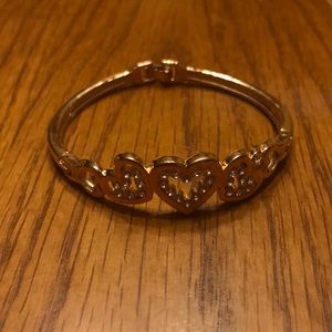 Bracelet with heart shaped design